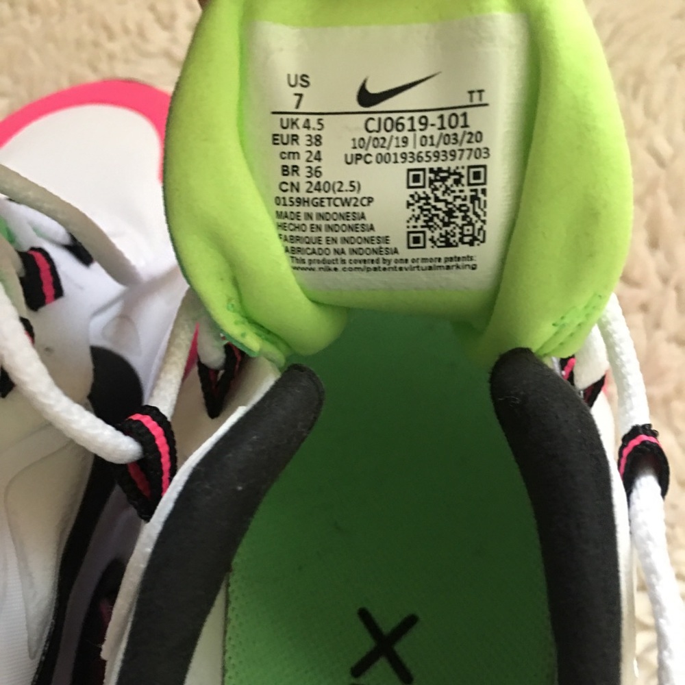 Nike - Picture 5 of 8